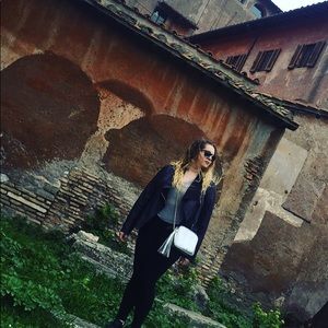 Meet your Posher, Alexis